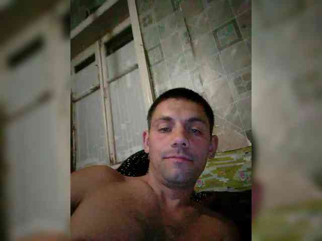 Yelfik (30, White Cam Boy) performing Live Sex.